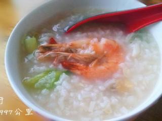 7、≈海鲜粥≈,最后放入盐调味即可，还可以滴几滴香油