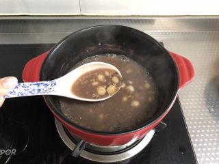 6、杂粮粥,煮至浓稠即可