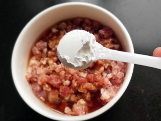 7、毛豆米肉酱拌面,一勺淀粉。