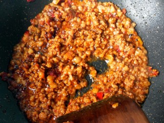 15、毛豆米肉酱拌面,肉沫炒香。