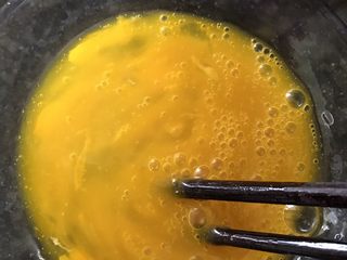 7、鸡排馒头丁,撒上