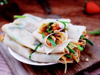 19、三丝春卷~饺子皮版,好吃到哭,嘻嘻,我一口气吃了4个。