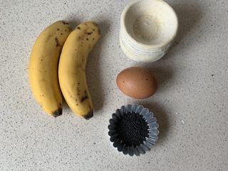 2、香蕉酥,材料备好