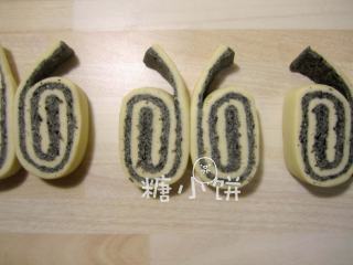 7、黑芝麻蝴蝶馒头,如图两两拼合。