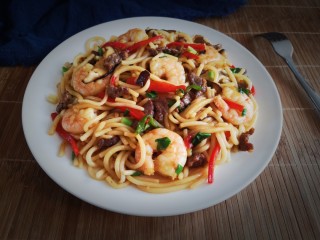 16、牛肉虾仁炒米线,成品展示