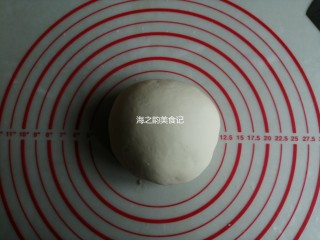 3、漩涡馒头卷,揉成光滑的面团