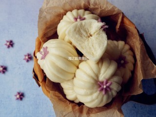 15、漩涡馒头卷,冷水上锅蒸，水烧开后，转中小火蒸10分钟左右，时间到，继续焖3-5分钟再揭开锅盖