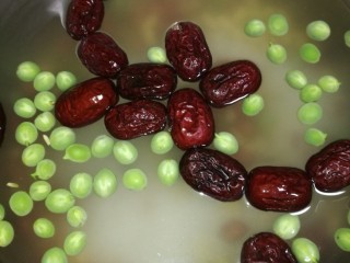 7、菜谱#十宝粥#(创建于1/11~2018),加入食材量的6倍清水。