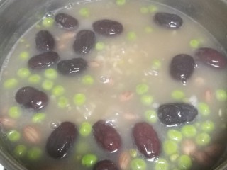 8、菜谱#十宝粥#(创建于1/11~2018),熬煮40分钟。