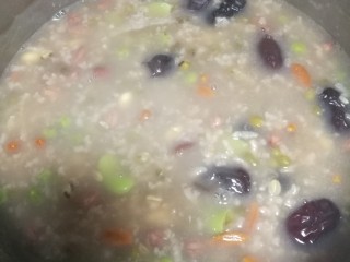 10、菜谱#十宝粥#(创建于1/11~2018),再煮5分钟。