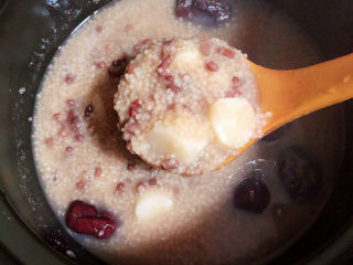 10、红豆小米粥,粥煮好了。