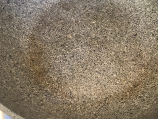 14、芝士肉松蛋饼,冷锅热油，把油刷满锅