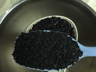 3、补肾粥,黑芝麻