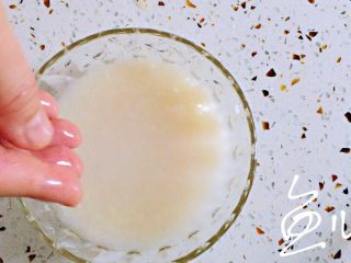 7、鲜虾砂锅粥,大米淘洗干净