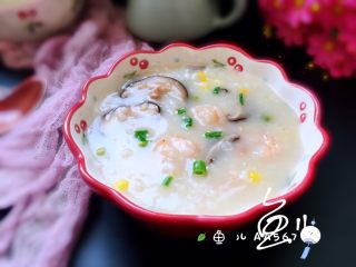 19、鲜虾砂锅粥,盛入碗中，喝粥吧