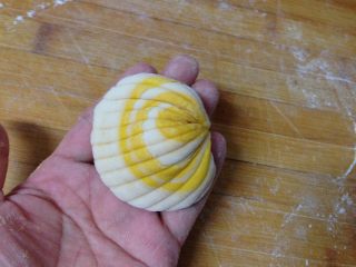 5、会吐珠的贝壳馒头,这样一个贝壳就做好了