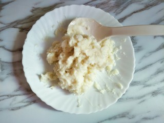 10、紫薯山药糕&皮蛋瘦肉粥,铁棍山药也是捣成泥，温热的时候加入少许蜂蜜