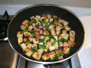 9、馒头抱蛋,在把食材摆放整齐。