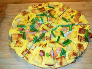 16、馒头抱蛋,切成八角好吃又营养。