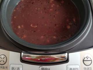 9、杂粮八宝粥,电饭煲煮完设置时间就可以断电了