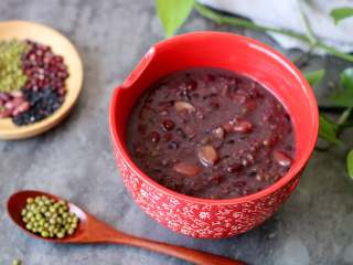 11、杂粮八宝粥,香甜的八宝粥,喜欢喝稀一点的可以减少食材的份量