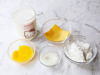 1、烤牛奶,准备好材料