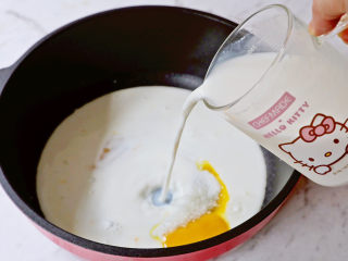 4、烤牛奶,加入纯牛奶