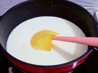 7、烤牛奶,加入芝士片