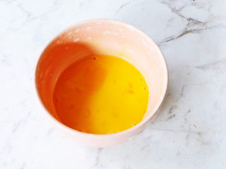 11、烤牛奶,蛋黄打散