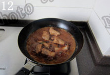 12、蒜香排骨,转大火煮开，改中小火，盖上锅盖焖炖