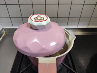 10、红豆小米粥,继续煮15分钟