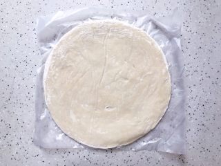 2、香蕉飞饼卷,手抓饼室温稍微解冻一下下