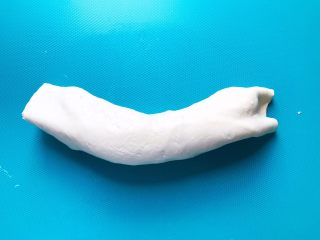 6、香蕉飞饼卷,卷起来（我这根香蕉太弯了，卷的不太好看）