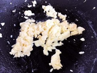 14、香蕉飞饼卷,剩下的鸡蛋液不要浪费，加一点牛奶做了美式炒鸡蛋