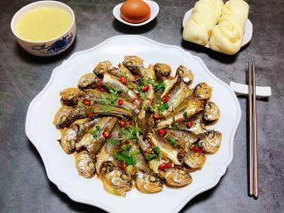 10、家焖黄花鱼,搭配一碗小米粥、鸡蛋和小花卷就是完美的营养早餐