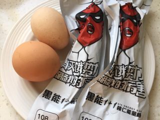 1、香肠厚蛋烧,准备食材