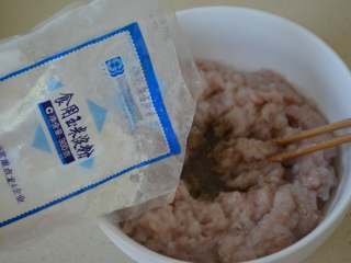 8、煎虾饼,少量淀粉。