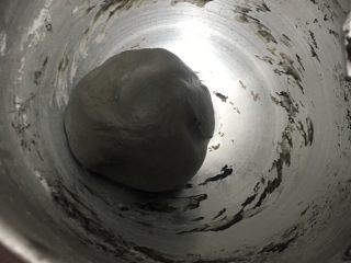 2、米妮米奇馒头,揉成光滑不沾手的面团