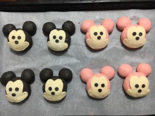 23、米妮米奇馒头,分别粘好