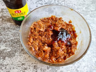 5、超喧软小笼包,再加入蚝油