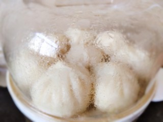 14、超喧软小笼包,15分钟后关火焖两分钟。