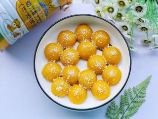 12、椰香南瓜糯米糍,成品。