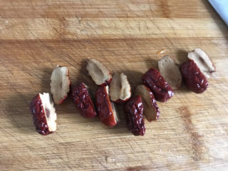 8、红薯南瓜粥,对半切开，容易入味