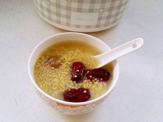 10、红枣小米粥  ,成品。