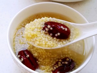 11、红枣小米粥  ,成品。