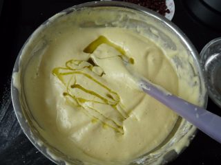 7、樱桃蛋糕挞,轻轻翻拌