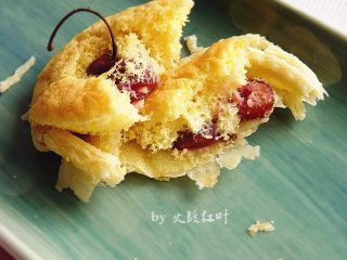 14、樱桃蛋糕挞,樱桃蛋糕挞口感湿润