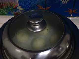 15、豆沙馒头,将笼格放入锅中,中火蒸10分钟,关火焖5分钟。