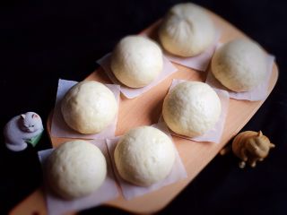 16、豆沙馒头,拿出冷却。