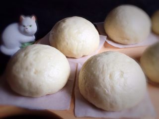 17、豆沙馒头,白白胖胖的馒头就做好了。